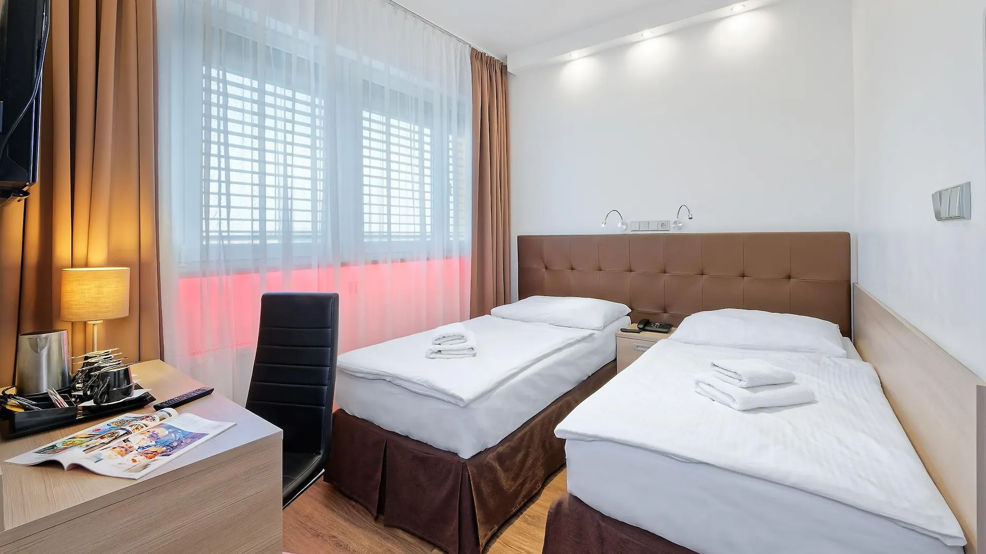 Hotel Aura Design & Garden Pool Praha
